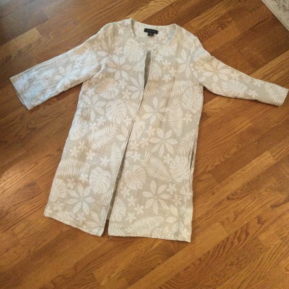 Tahari- Beautiful Long Linen Blazer with Open front. Size M - Picture 12 of 12